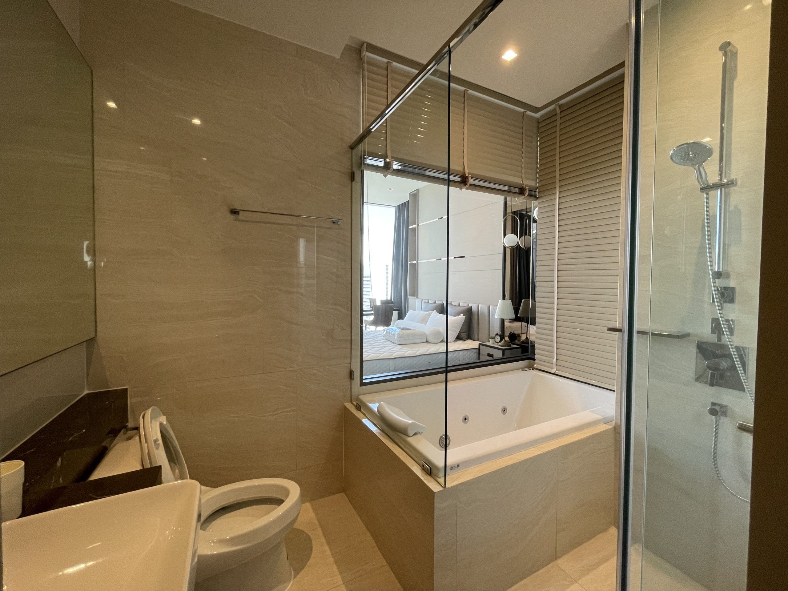 Ashton Silom No5